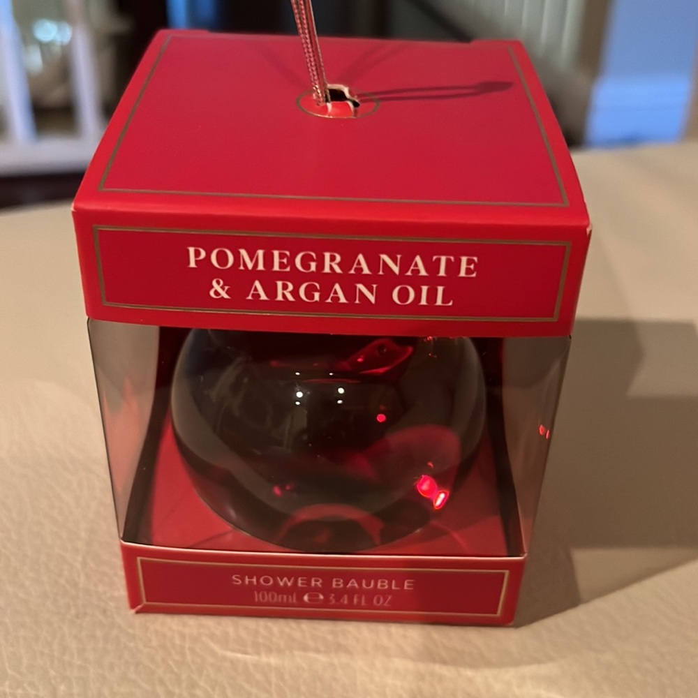 Pomegranate and Argan oil Shower bauble. NWT, gift 🎁 idea.